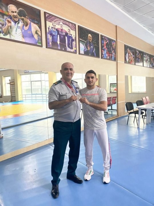 Elçin Quliyev Firdovsi Umudovutəltif etdi (FOTO)