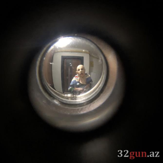 Qəribə hadisə -Yaşlı qadın üzünə qorxunc maska taxıb, qonşuların qapısını döydü... (VİDEO + FOTO)