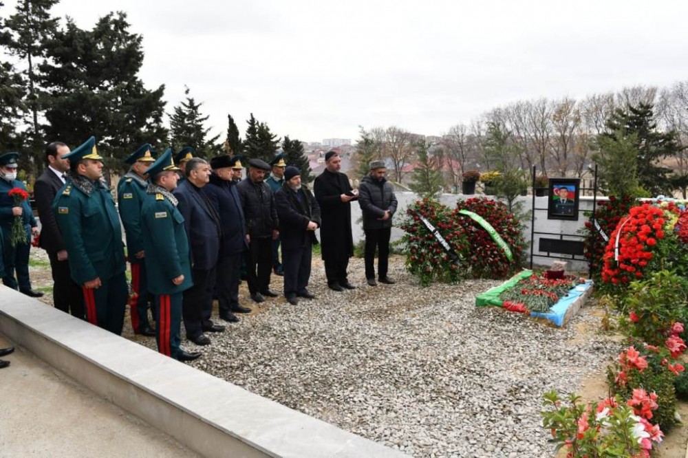 DSX rəisi şəhidlərin məzarlarınıziyarət etdi - FOTOLAR