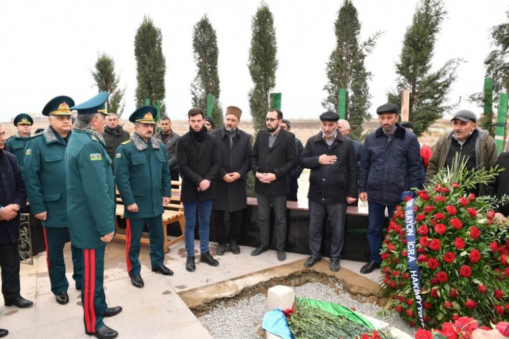 DSX rəisi şəhidlərin məzarlarınıziyarət etdi - FOTOLAR