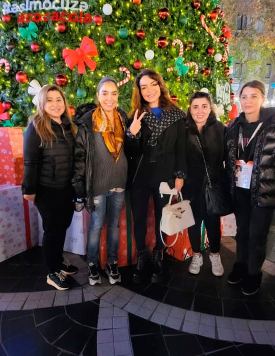 Leyla Əliyeva “Soyuq əllər, isti ürək” yarmarkasında— FOTOLAR