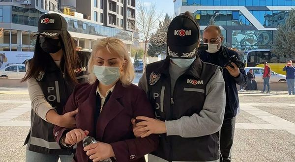 Saxta diplomla professor oldu- 18 min maaş aldı (FOTO)