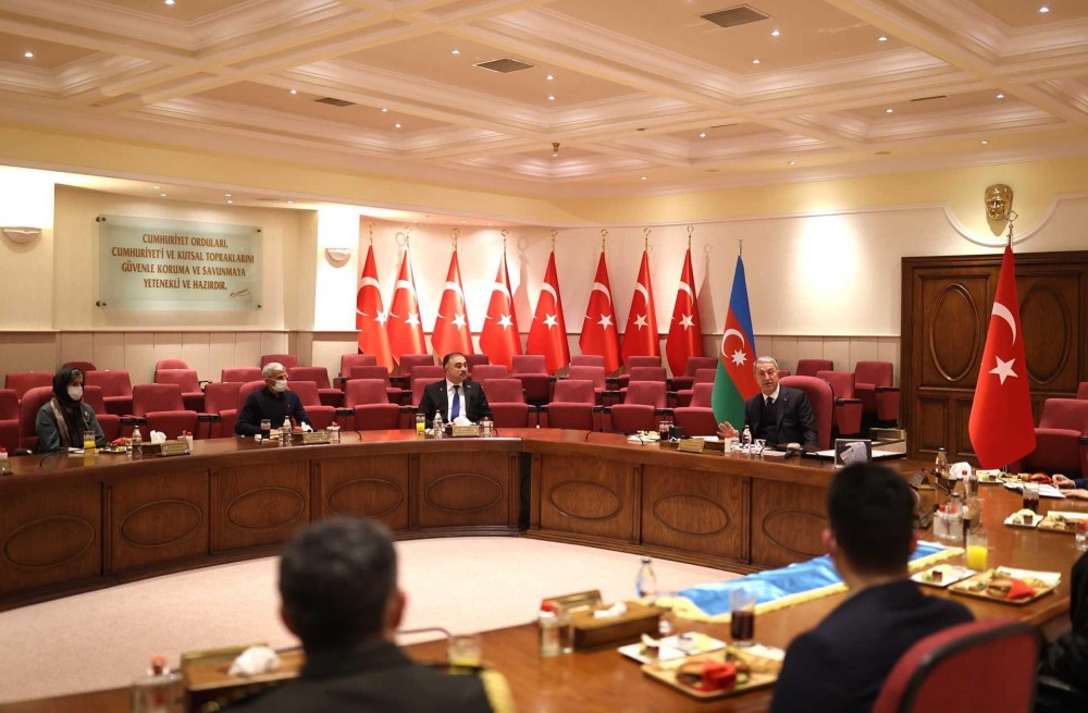 Hulusi Akar şəhid Valeh Məmiyevin ailə üzvləri iləGÖRÜŞDÜ (FOTOLAR)