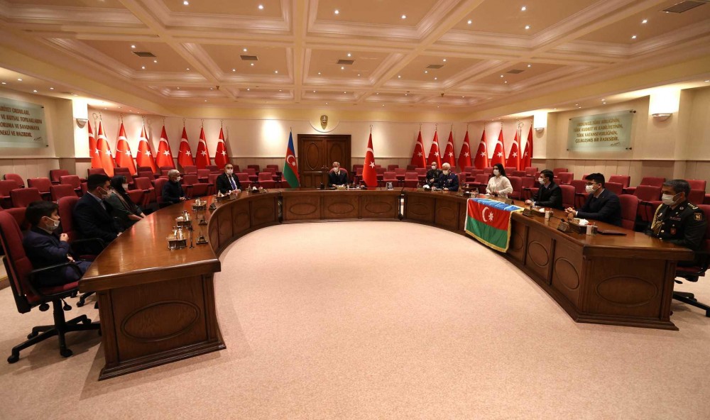 Hulusi Akar şəhid Valeh Məmiyevin ailə üzvləri iləGÖRÜŞDÜ (FOTOLAR)