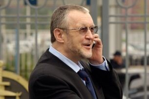 Məşhur müğənni kriminal avtoritetlə görüşdü- "Paytaxtda qalmaq mənim üçün qorxuludur"