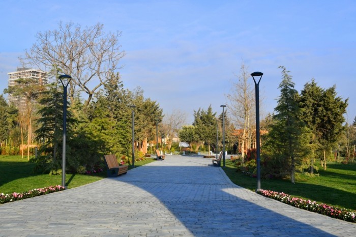 Prezident və Mehriban ƏliyevaNizami Gəncəvi parkının açılışında (FOTOLAR)