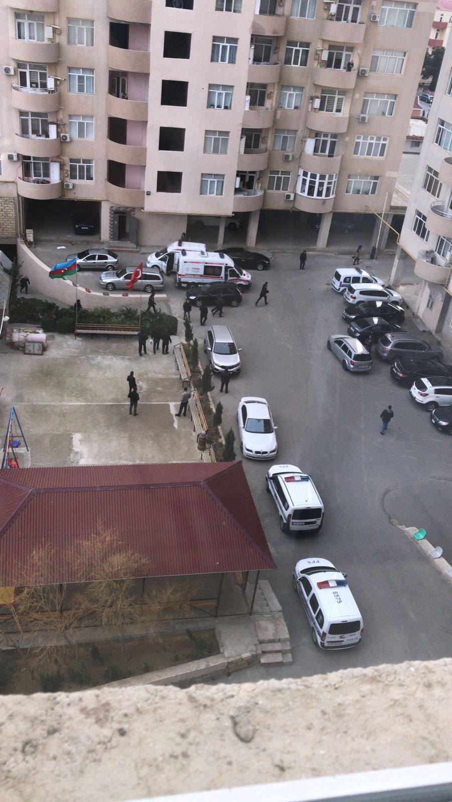 BAKIDA DƏHŞƏTLİ QƏTL! Ər arvadınıbalta ilə doğradı - FOTOLAR (YENİLƏNİB)