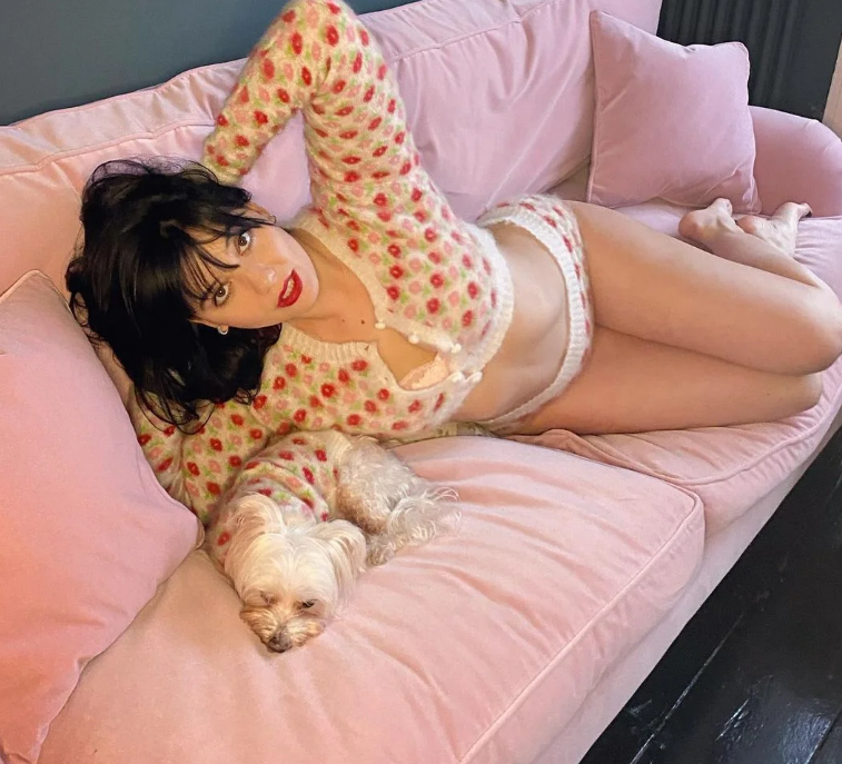 Bu məşhurun otel otağında çılpaqgörüntüləri yayıldı (FOTOLAR)