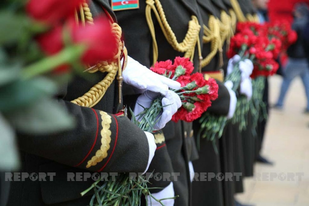 MN rəhbərliyi Şəhidlər xiyabanını ziyarət etdi- FOTOLAR