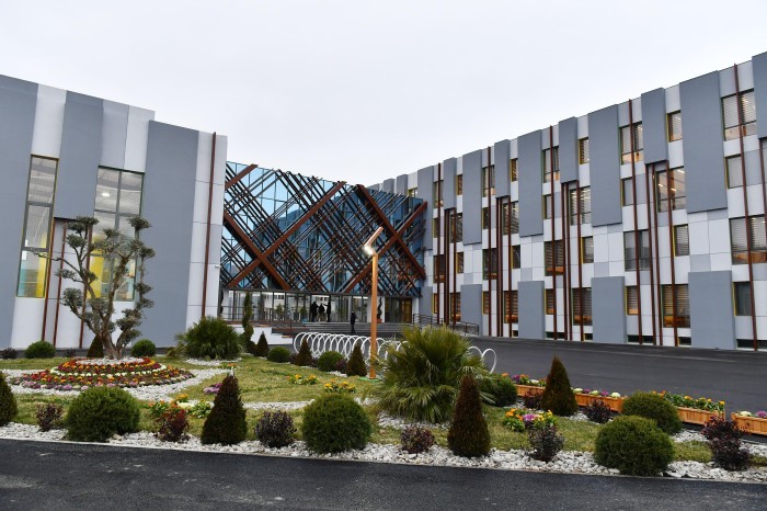 Prezidentlə xanımı Tədris və Xidmət Kompleksinin açılışında -YENİLƏNİB/FOTO