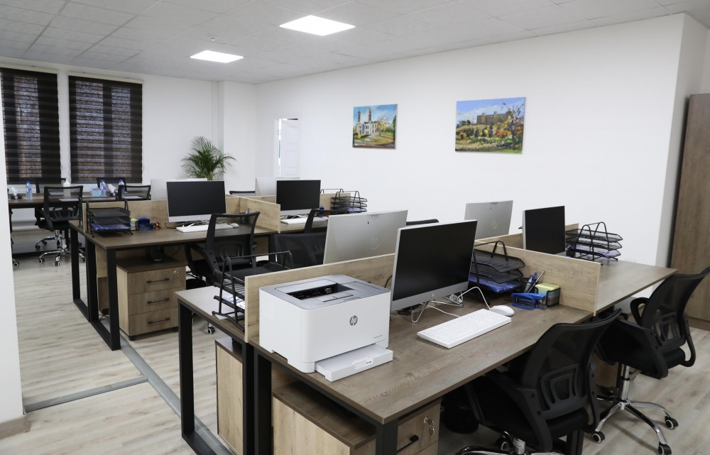 İlham Əliyev və birinci xanım Prezidentin xüsusi nümayəndəliyinin qərargahında- FOTOLAR