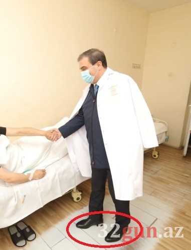 İcra başçısı şəhid atasının yatdığı xəstəxana otağına çirkli ayaqqabıları ilə girdi- FOTO