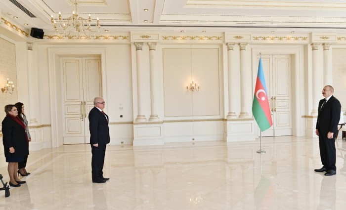 İlham Əliyev yeni səfirlərin etimadnamələrini qəbul etdi- FOTOLAR (YENİLƏNİB)