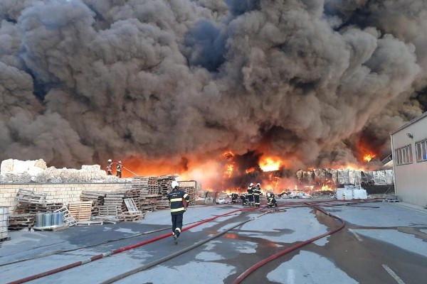 Sumqayıtdakı dəhşətli yanğınla bağlı Nazirlik məlumat yaydı- Helikopterlər havaya  qalxdı (VİDEO+YENİLƏNİB)