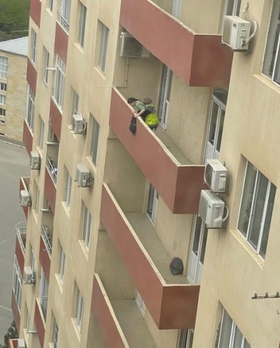 Xumarı təmizlikçi qadın da xilas etmək istəyirmiş- FOTOLAR