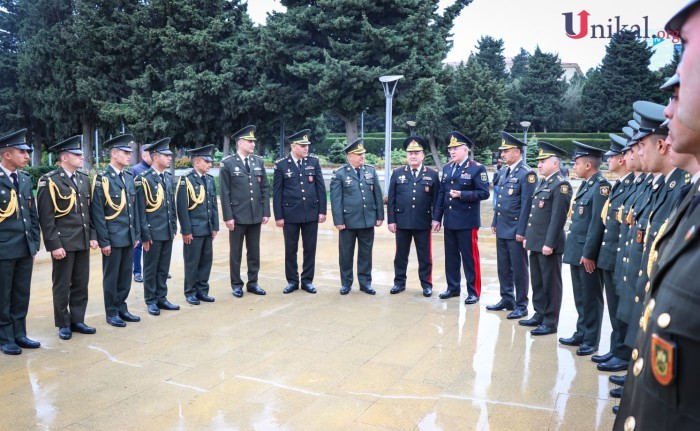 Generallar Həzi Aslanovun abidəsi önündə- FOTOLAR