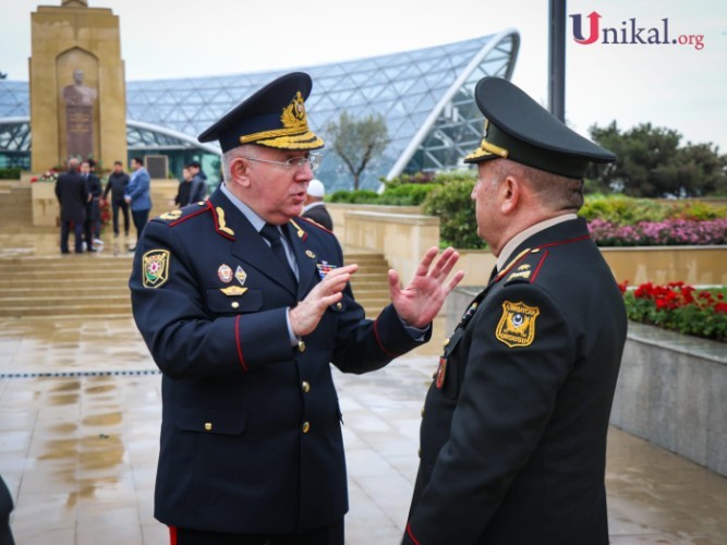 Generallar Həzi Aslanovun abidəsi önündə- FOTOLAR