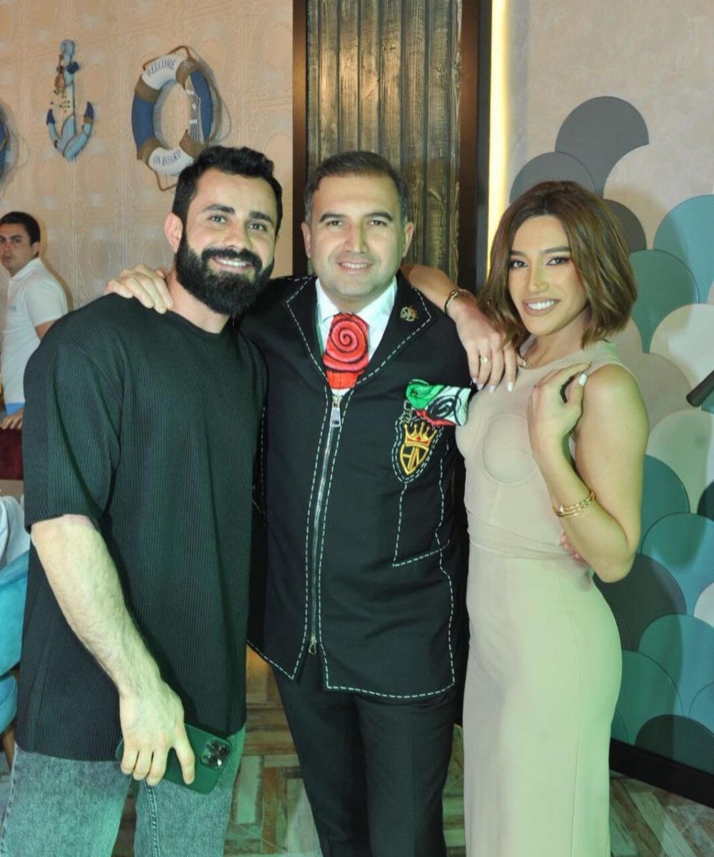 Röyanın geyimi müzakirələrə səbəb oldu- FOTOLAR