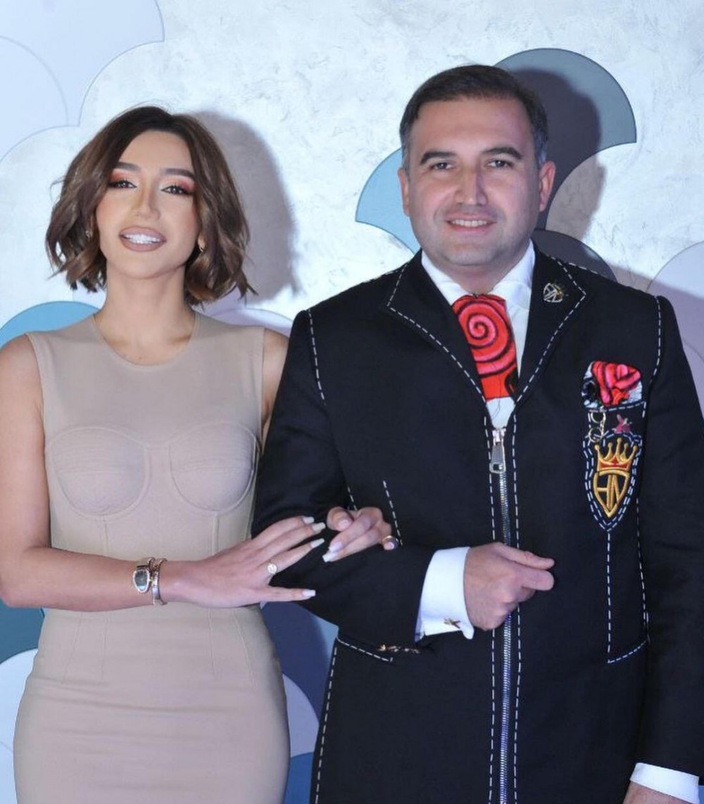 Röyanın geyimi müzakirələrə səbəb oldu- FOTOLAR