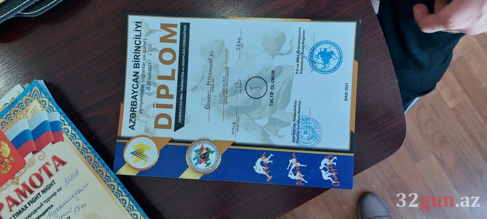 Ermənipərəst idmançıya ailəsinin gözü önündə dərs verənAZƏRBAYCANLI DÖYÜŞÇÜ: "Bayraqla çıxdığım üçün..." (FOTO+VİDEO)