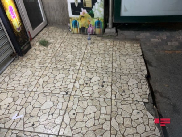 Bakıda gənc qız kafenin ikinci mərtəbəsindən özünü yerə atıb- FOTOLAR