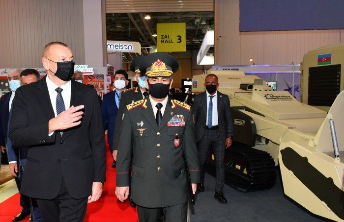 Prezident beynəlxalq sərgilərlə tanış oldu- YENİLƏNİB (FOTOLAR)