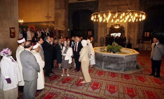 Türkiyəli məşhur alimdən Kraliça II Elizabetlə bağlı ŞOK məlumat- ilk dəfə AÇIQLADI