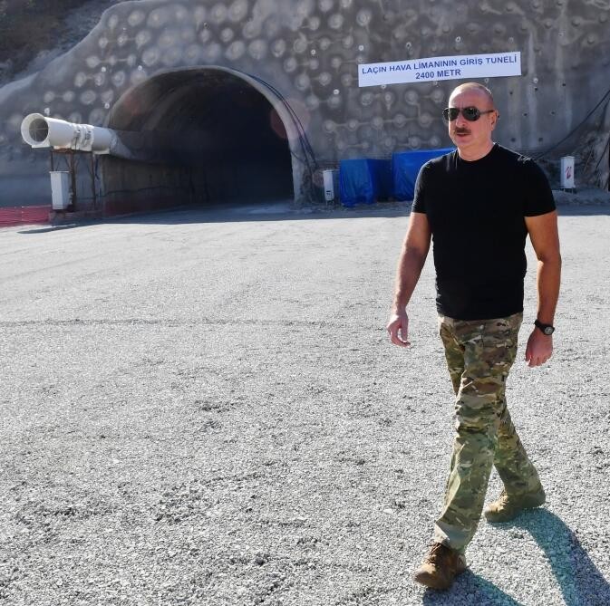 Prezident Kəlbəcər-Laçın yolunda yeni inşa edilən tunellətanış olub (FOTOLAR)