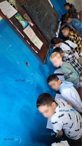 Müəllim şagirdlərini belə cəzalandırdı- FOTO