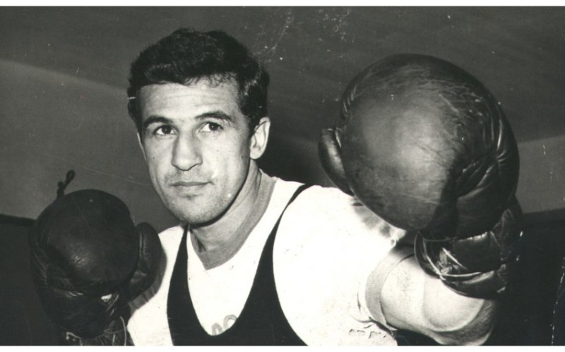 Məşhur boksçuöldü (FOTO)