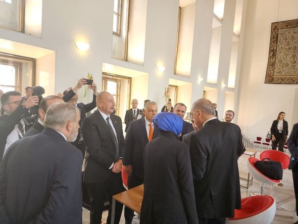Əliyev, Ərdoğan və Paşinyan Praqada birgəmüzakirə apardı (FOTO/VİDEO)