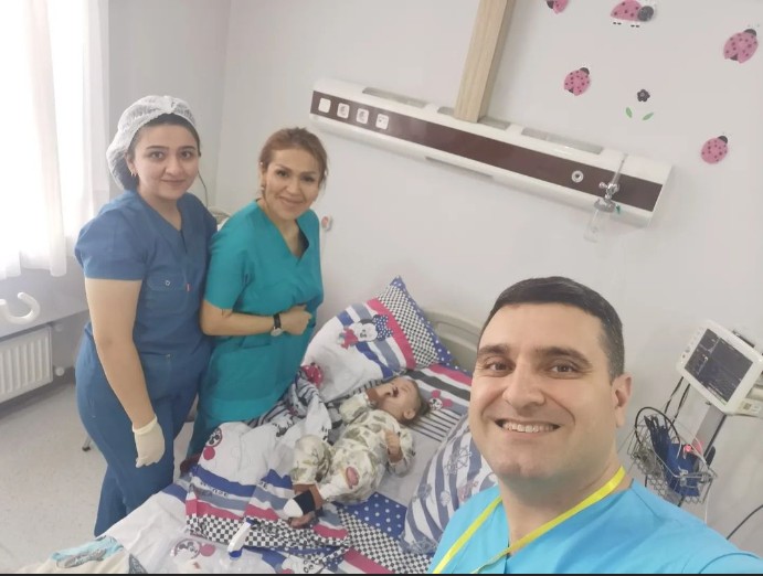 Rəqsanənin oğlu buna görə əməliyyat olundu- FOTO