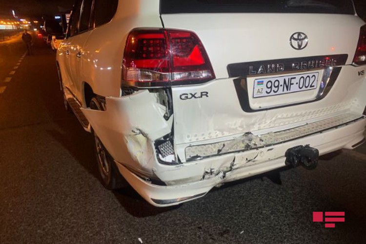 Bakıda tanınmış musiqiçi qəzaya düşdü: Xəsarət alanlar var- FOTO/VİDEO