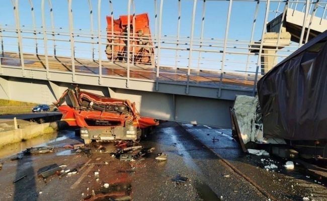 Piyada körpüsü aşdı- Xeyli sayda ölü var (FOTO)