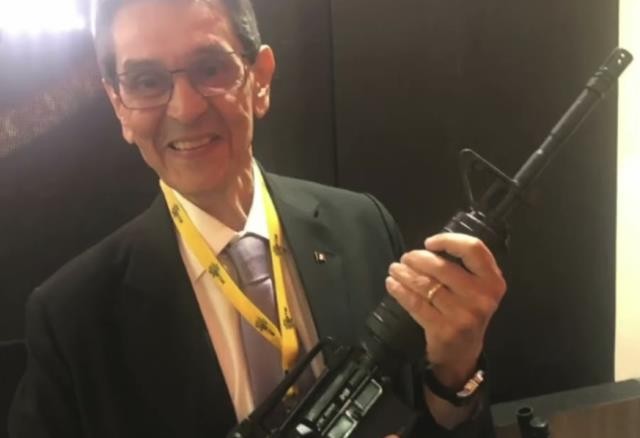 Sabiq deputatdan DƏHŞƏTLİ ƏMƏL:Evinə gələn polisləri yaraladı (VİDEO/FOTO)