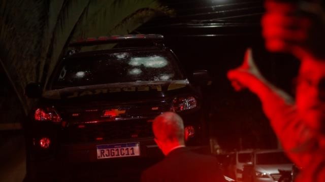 Sabiq deputatdan DƏHŞƏTLİ ƏMƏL:Evinə gələn polisləri yaraladı (VİDEO/FOTO)