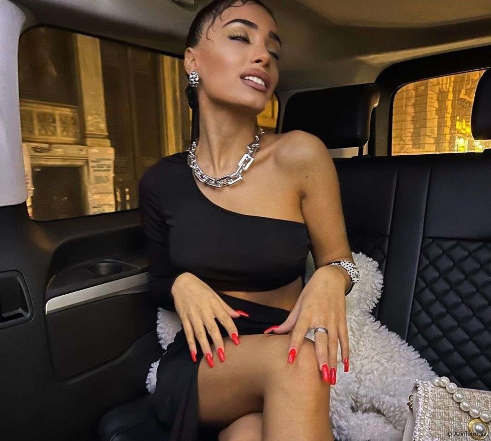 Səmra Rəhimli açıq-saçıq fotoları ilədiqqət çəkdi - FOTO