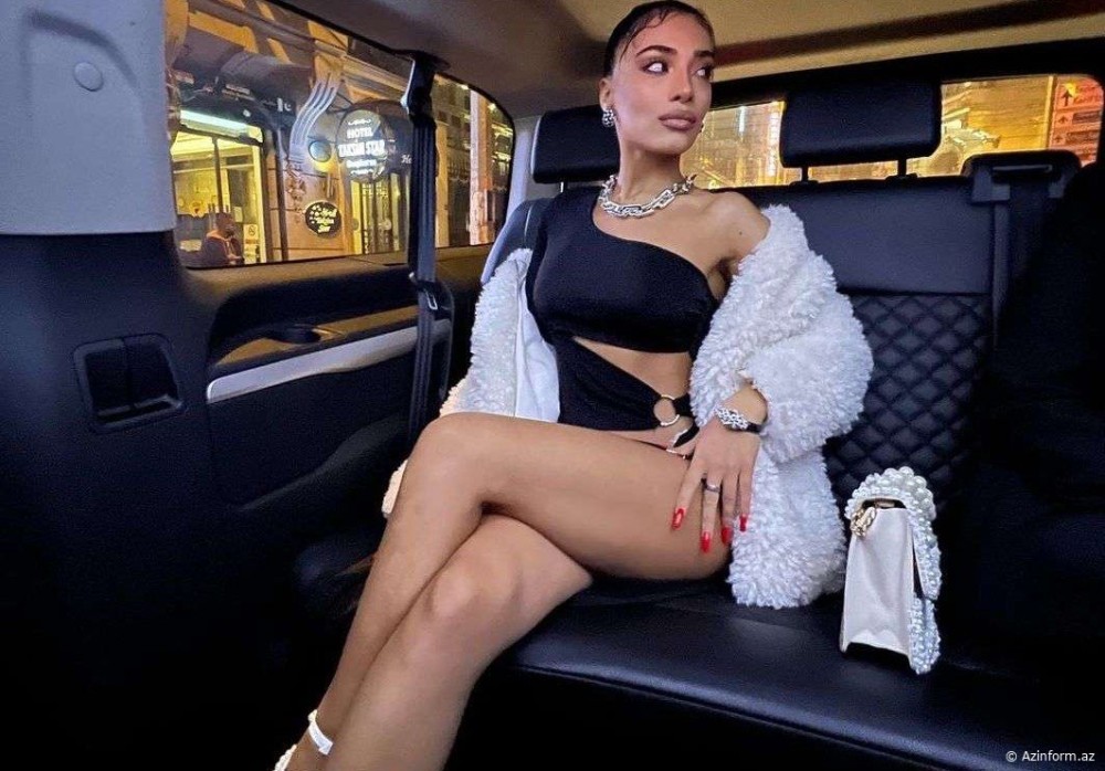 Səmra Rəhimli açıq-saçıq fotoları ilədiqqət çəkdi - FOTO