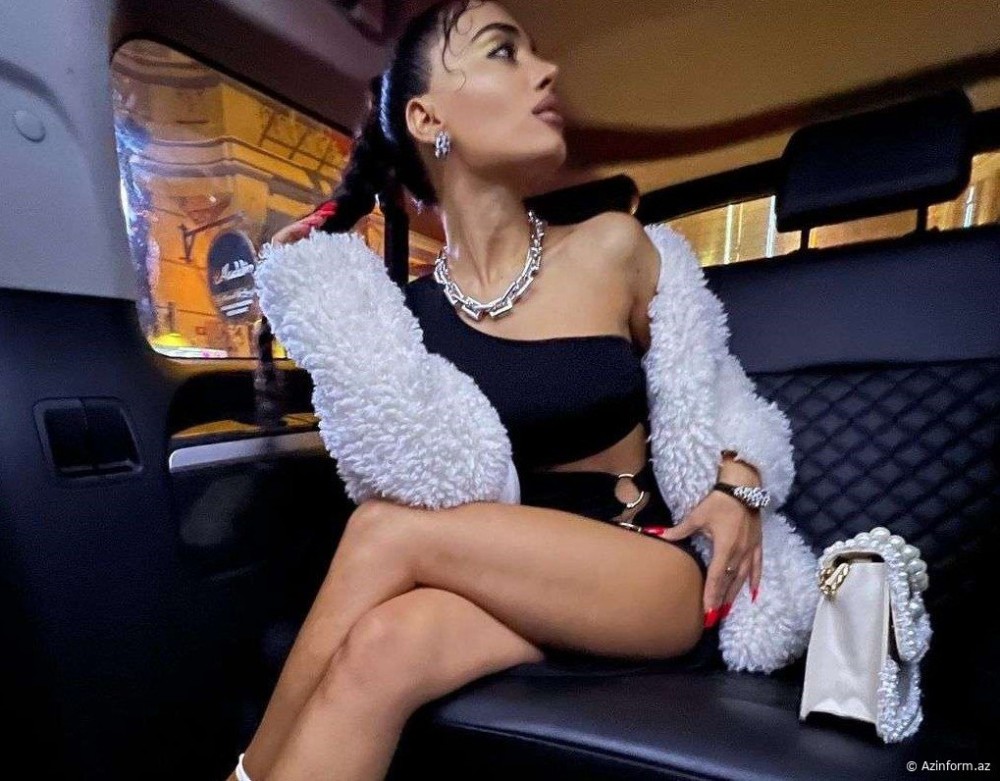 Səmra Rəhimli açıq-saçıq fotoları ilədiqqət çəkdi - FOTO