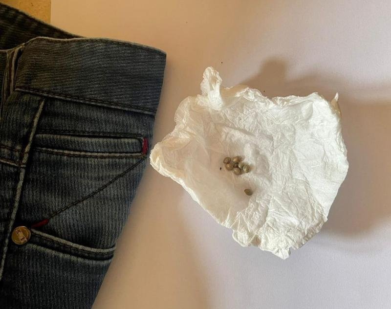 Azərbaycanda qadınlar həbsdə olan ərlərinə görün nələr gətirdilər?- FOTO