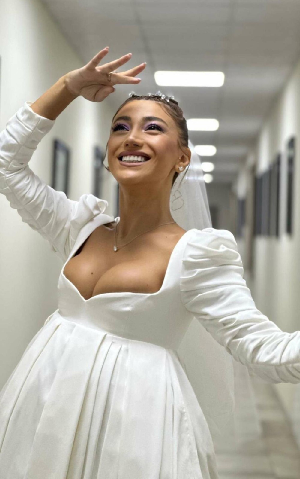 Röya geyimi ilə diqqət mərkəzində- FOTO