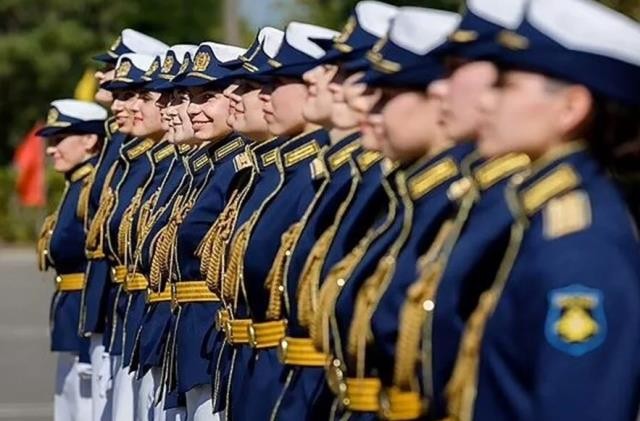 Putin əmr VERDİ- bu qadınlar cəbhəyə göndərilir (FOTOLAR)