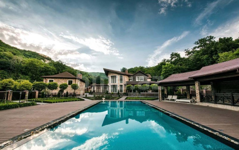 Qəbələdə 12, Bakıda 20 milyona satışa çıxarılan villalarınsahibi kimdir? (FOTOLAR)