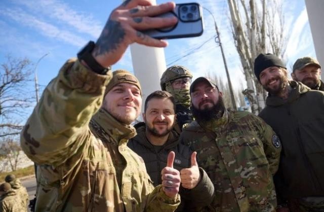 Ukrayna ordusu Xersonu GERİ QAYTARDI- Zelenski azad edilmiş şəhərə GETDİ