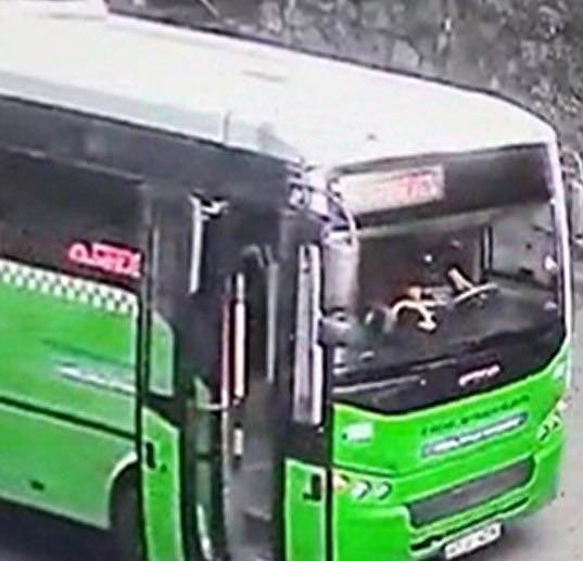 34 yaşlı kişi sevgilisinə baxan şəxsi bıçaqladı- Avtobusu qaçırdı (FOTOLAR)