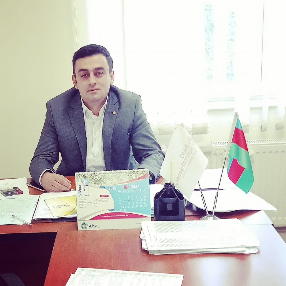 Vəzifəli şəxs ailəsi ilə qəzaya düşdü- 22 yaşlı xanımı öldü (FOTO)