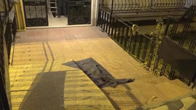 Evinə girmək istəyən qadın faciəvi şəkildəÖLDÜ (FOTO)