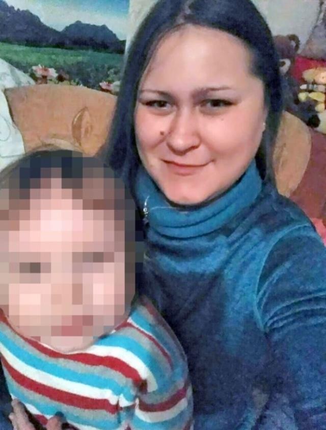 2 yaşlı qızını döyərək soyuq balkona atdı- Videosunu çəkib ərini hədələdi (FOTOLAR)