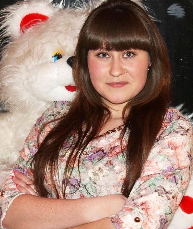 2 yaşlı qızını döyərək soyuq balkona atdı- Videosunu çəkib ərini hədələdi (FOTOLAR)