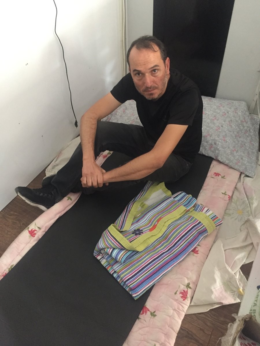 Usta kimi getdiyi evin qızı ilə sevgili oldu -  Qaynatası ilə qaynı döyübpul və zinət əşylarını oğurladı (FOTO)